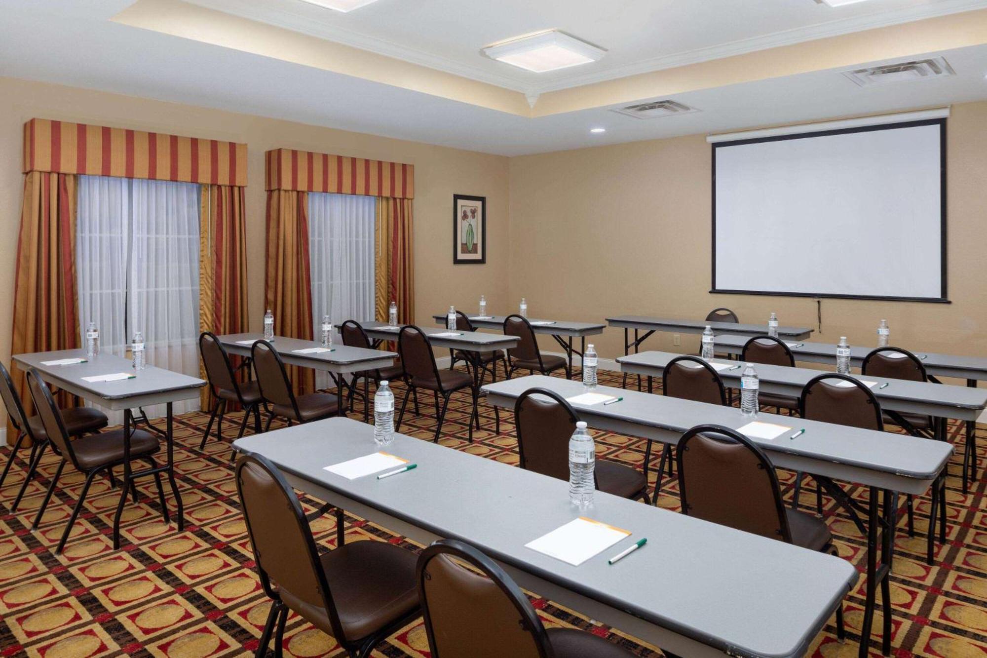 La Quinta By Wyndham Macon West Hotel Exterior photo